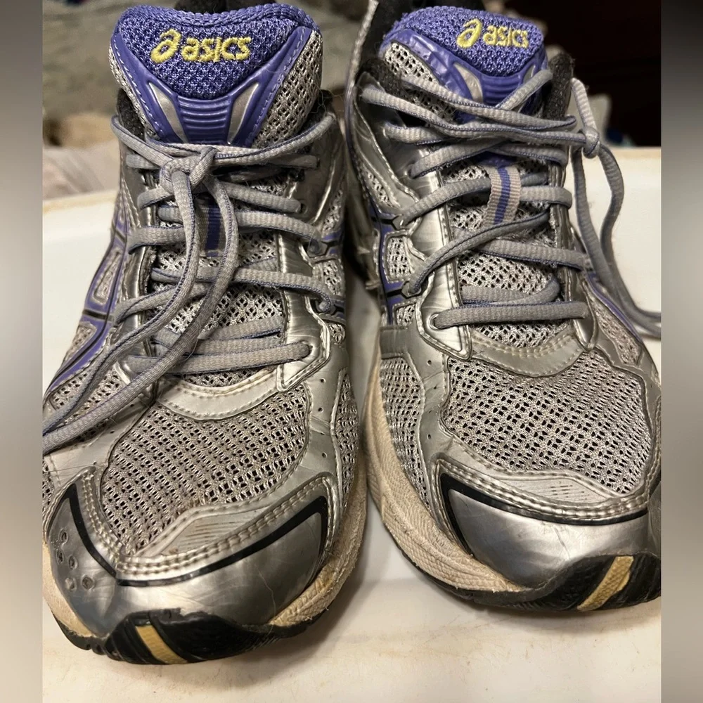 ASICS - Picture 2 of 4